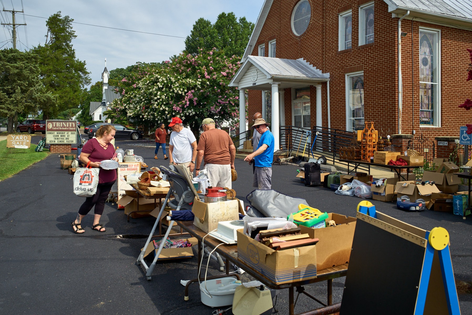 Trinity-Yard-Sale_01.jpg