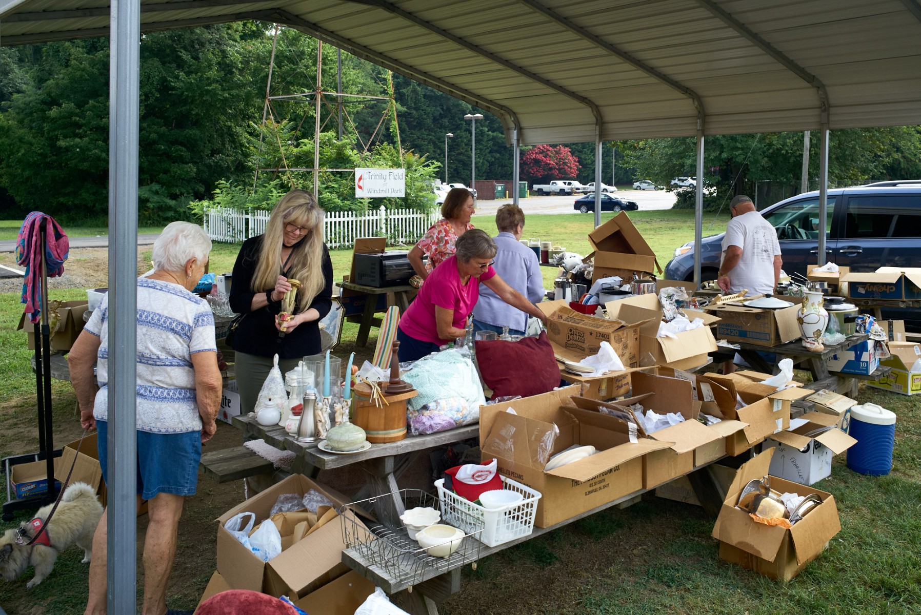 Trinity-Yard-Sale_09.jpg